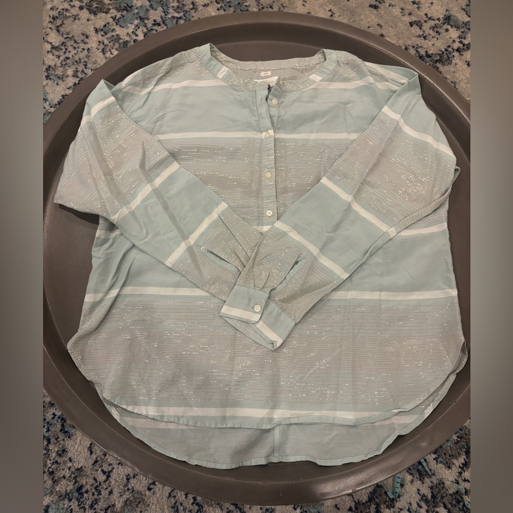 Ann Taylor LOFT The Softened Shirt  Popover henley- Large - Picture 3 of 9